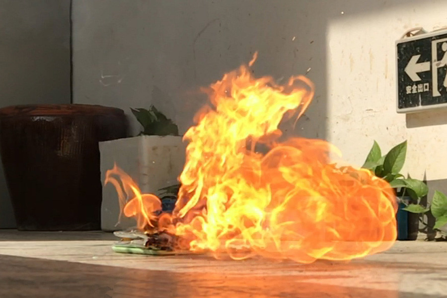 又是起火，又是爆炸，移动电源该怎么买？