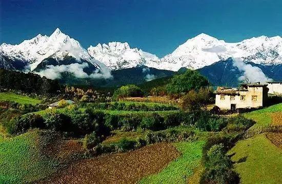 自驾游怎么穿越雪谷,自驾穿越雪地雾凇视频