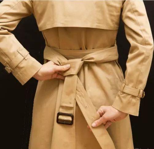 系风衣腰带单蝴蝶结的方法慢动作,巴宝莉男士风衣腰带背后正规系法