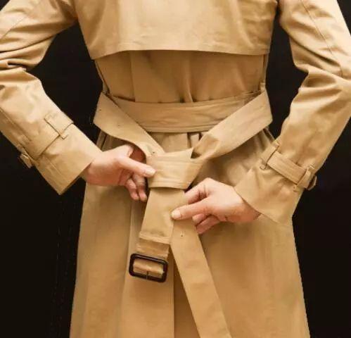 系风衣腰带单蝴蝶结的方法慢动作,巴宝莉男士风衣腰带背后正规系法