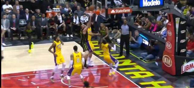 奥尼尔五大囧湖人队,奥尼尔五大囧湖人集锦