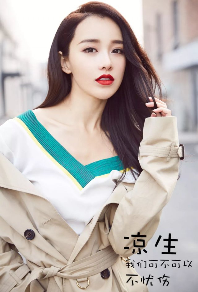 为了演戏放弃模特，但自带的“漫画腿”却让她被整个时尚圈记住了