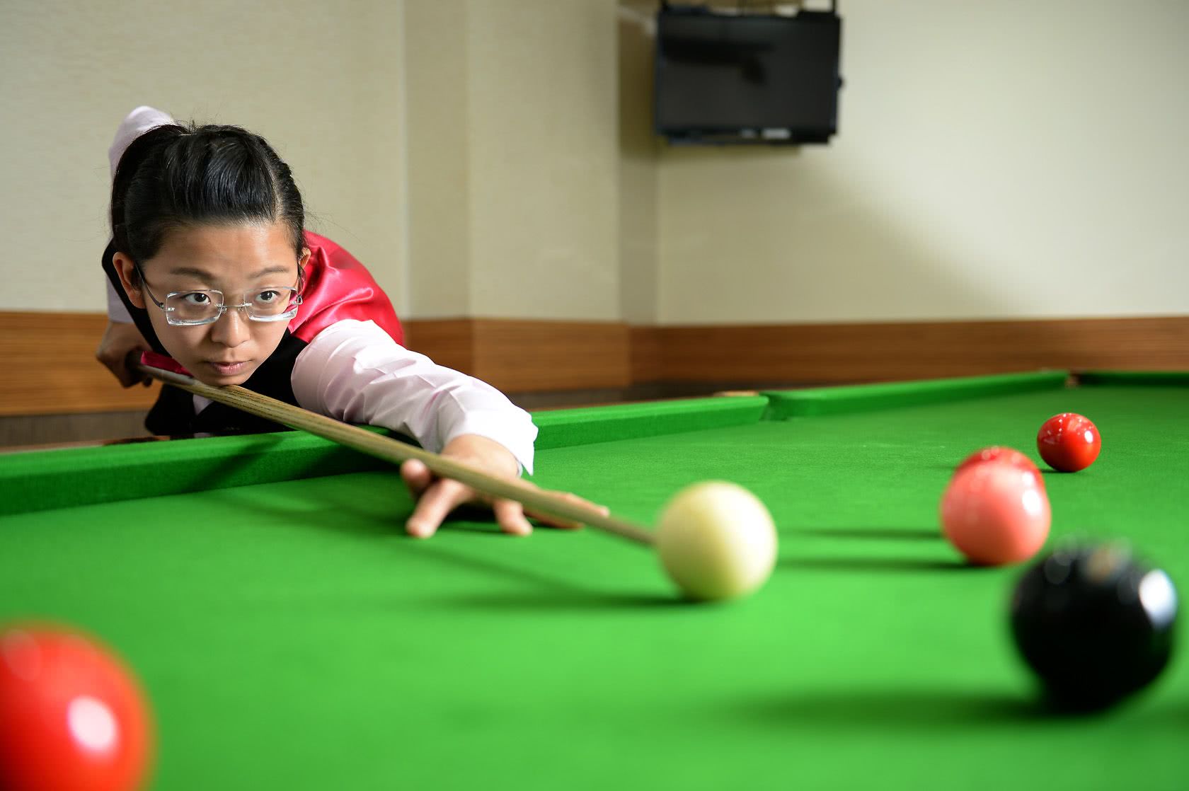 吴安仪世锦赛半决赛,女子斯诺克世锦赛冠军吴安仪