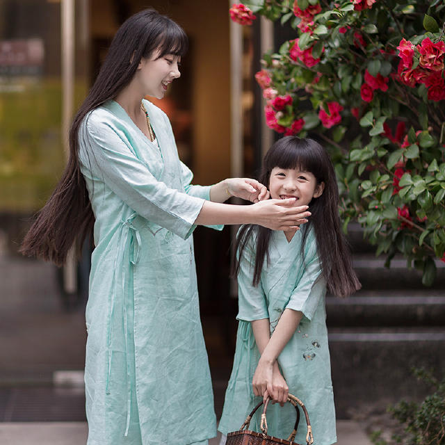 秋季来一套亲子装时尚又有面子,洋气复古亲子装