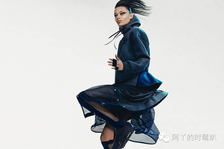 比起她的“黑白灰”，我更爱安迪帅爆了的跑步行头