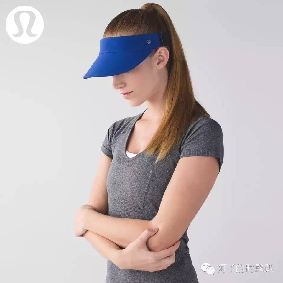 比起她的“黑白灰”，我更爱安迪帅爆了的跑步行头