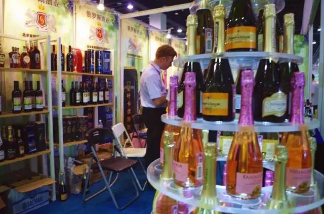 待小布说出真相，今天在进口商品展木有买买买的亲，要后悔到明年了！