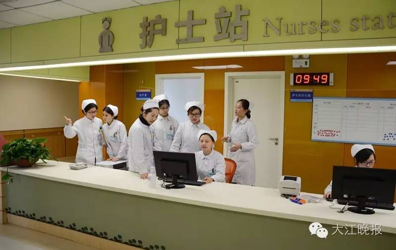 医生听到婴儿哭声,医生听到患者的声音