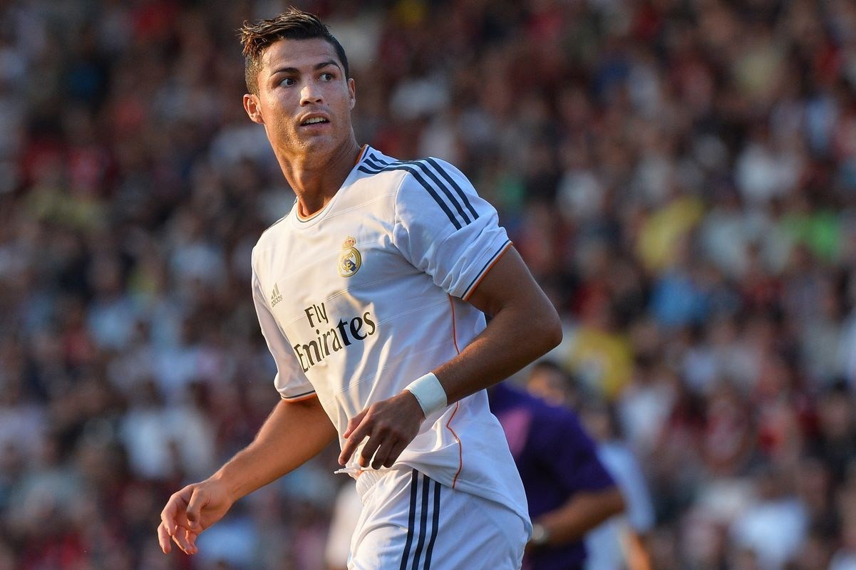 前锋应该怎么站位和跑位,前锋跑位技巧