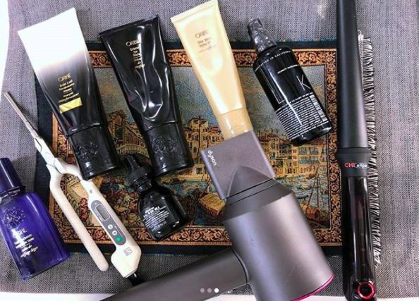 爆红网络靠一头绿发？让80万人沦陷的绝世美颜，竟是靠化妆台上的