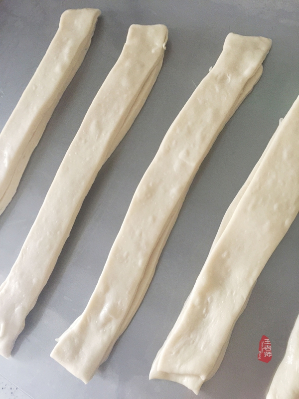 怎样炸出来的油条又软又好吃,奶香油条香酥蓬松的做法非油炸