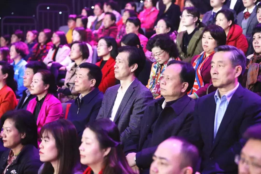 婀栧崡鏄ュぉ璧翠竴鍦鸿姳娴风殑绾︿細,涓囩墿澶嶈嫃缇庝附鑺辨湹