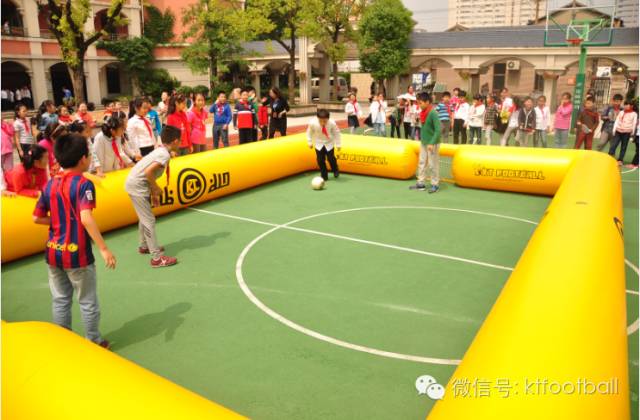 青少年足球进校园,足球比赛小学生入场