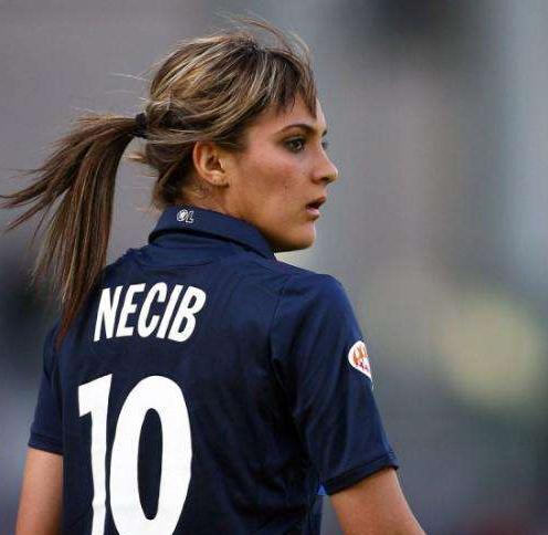 谁说女子不如男个个都是女中豪杰,谁说女子不如男是哪个英雄说的