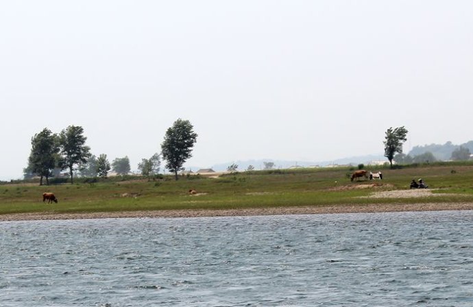 中朝边境美丽的风景,中朝边境桃花盛开的地方
