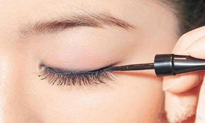 皮肤油怎么化妆比较服帖,皮肤干怎样化妆好看又简单初学者