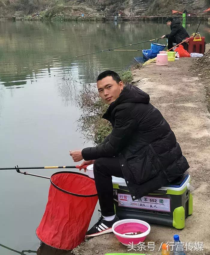 创意的发型,创新的钓鱼比赛,X11战队掐鱼赢得满“塘”彩!