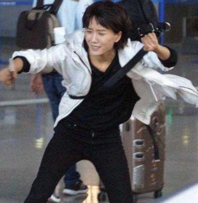 胡歌摔倒事件视频,胡歌摔倒全过程