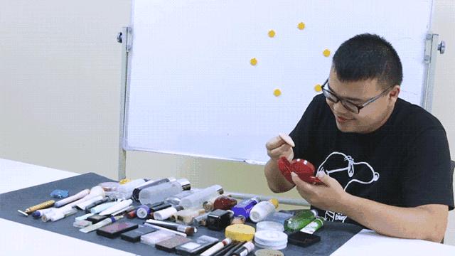 我们让4个直男猜化妆品，女生们哭晕在厕所！哈哈哈哈...