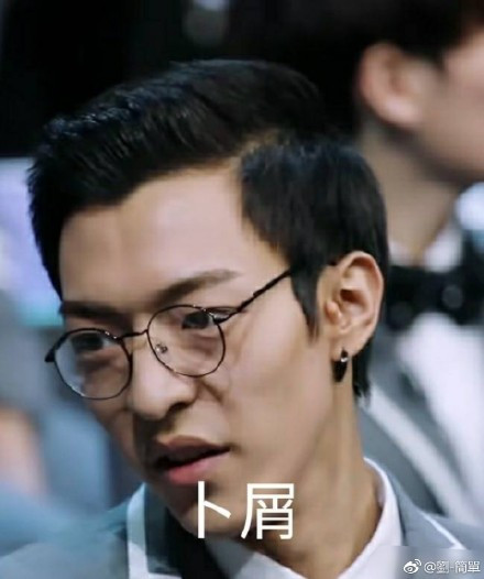 张艺兴朱正廷练舞,朱正廷张艺兴偶练互动