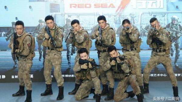 马丁靴会越穿越大吗,什么的马丁靴好看耐穿