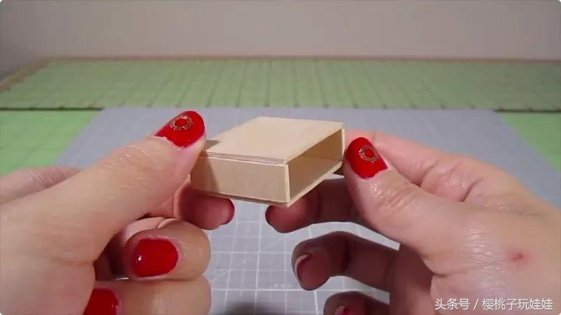 自制60厘米芭比娃娃的床头柜,给芭比娃娃做床又简单又好看