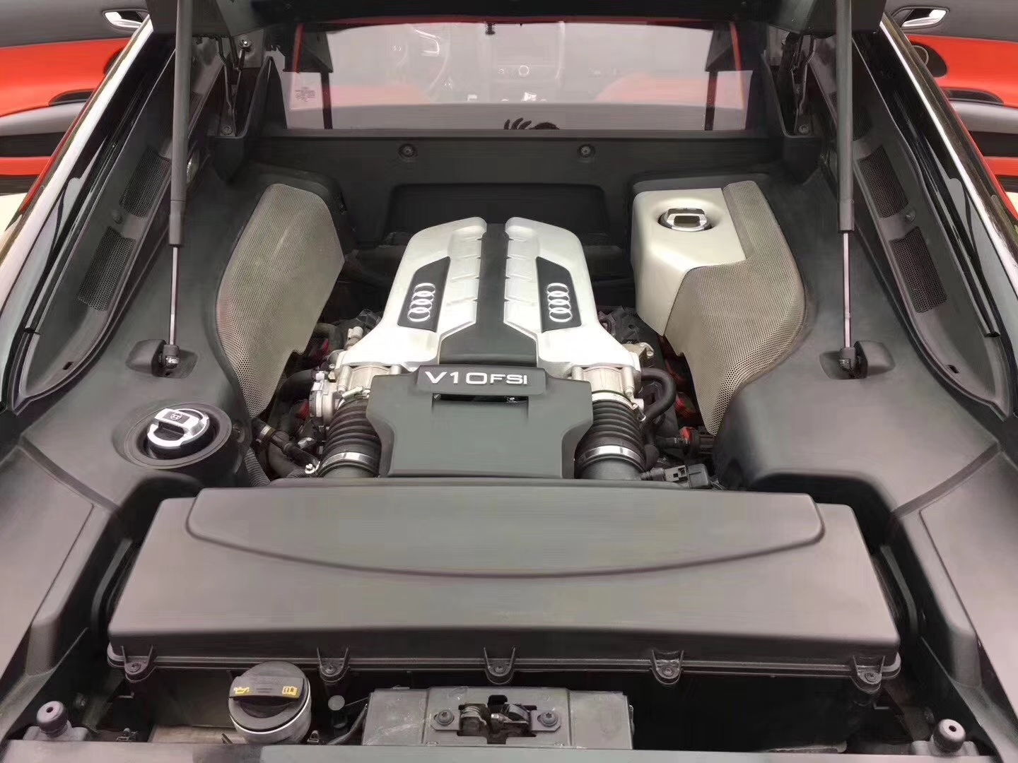 有一台奥迪r8是什么体验,14款r8撩妹