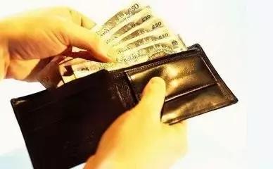 钱包什么颜色款式最招财,喜火喜木的人用什么颜色的钱包好