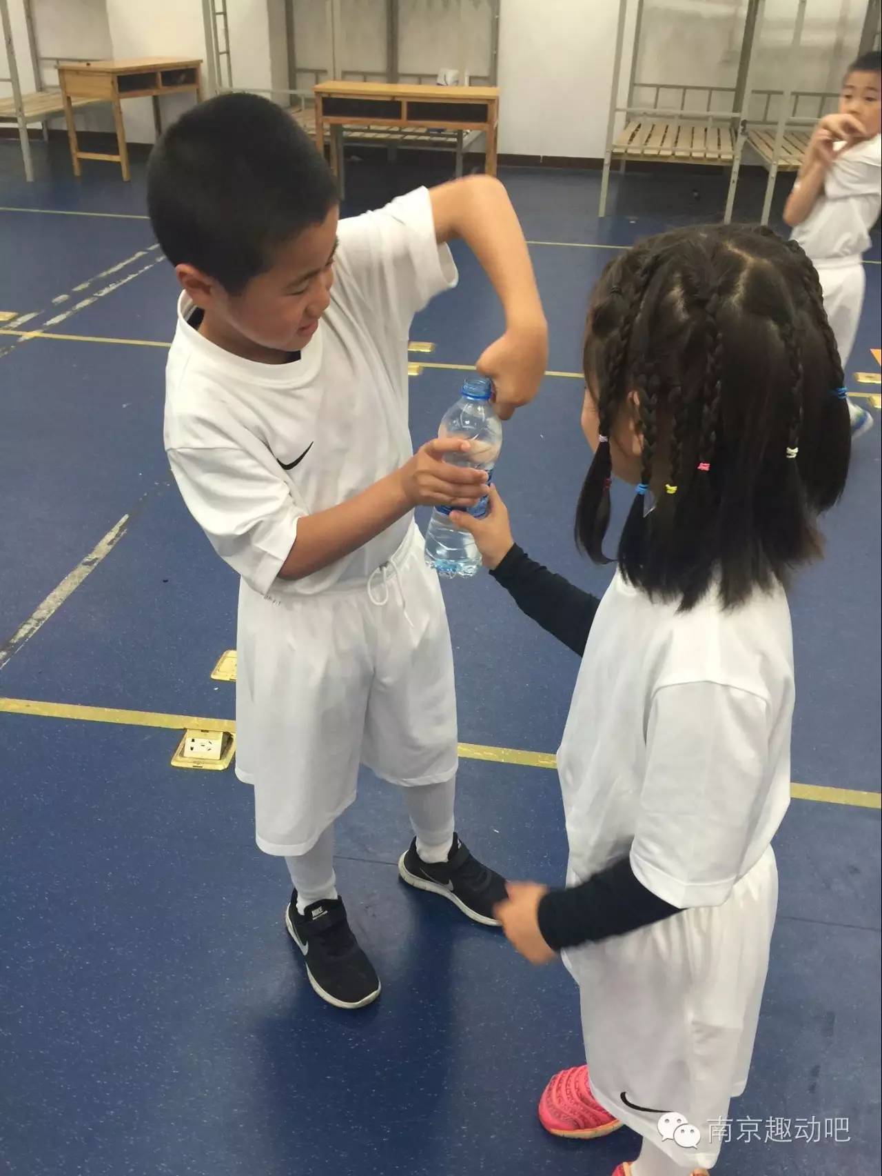 雨花区中小学生足球,南京雨花实验小学足球队视频