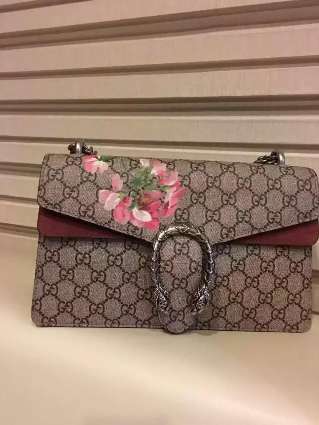 大牌包包有哪些实用耐背的,撞包的原因