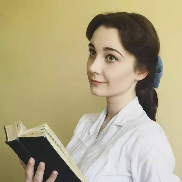 18岁的姑娘穿什么都好看,17岁长相普通怎么穿才好看