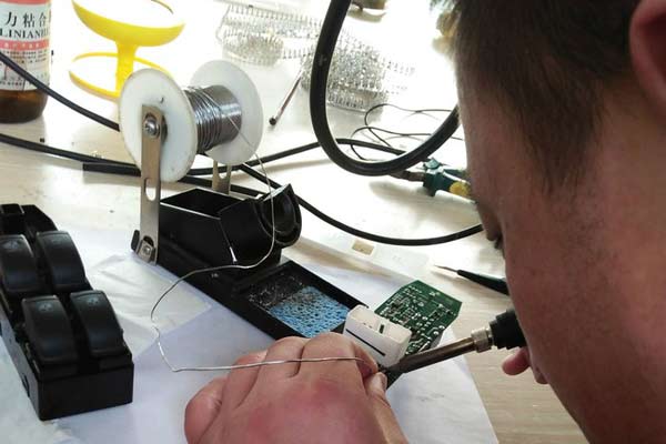 别克凯越加装氛围灯,别克凯越加装流水转向灯