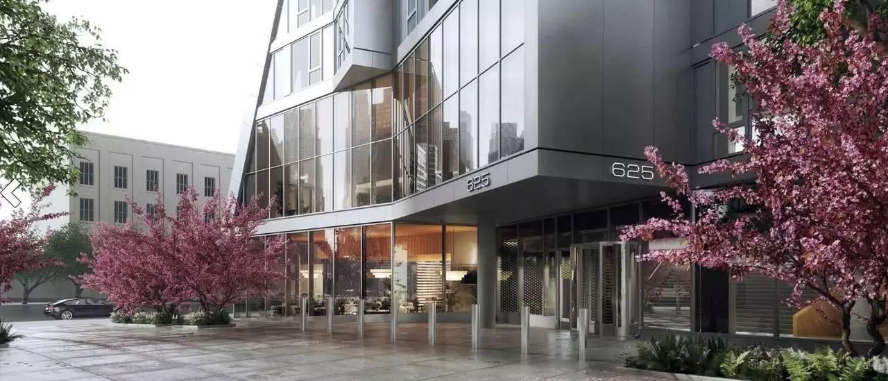 这个人在纽约最贵的地方，为穷人建了座金字塔