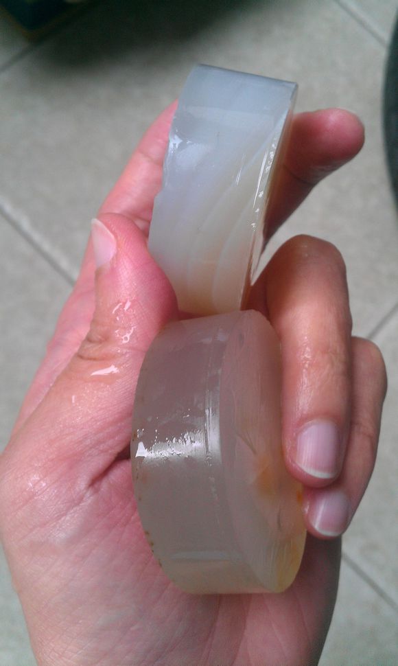 女人是水做的,玉石也会缺水快看看你戴着的女人吧!藏友必看!