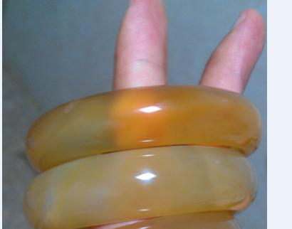 女人是水做的,玉石也会缺水快看看你戴着的女人吧!藏友必看!