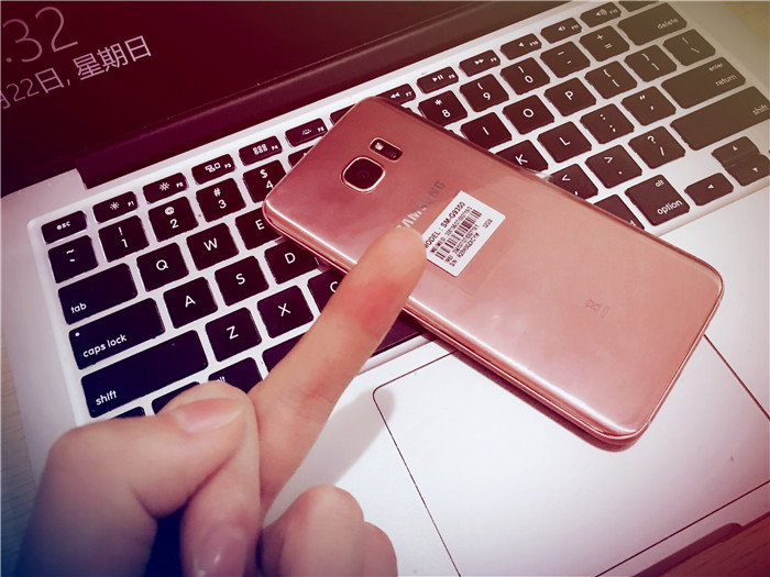 三星s7edge银色颜值怎么样 (三星s7 edge)