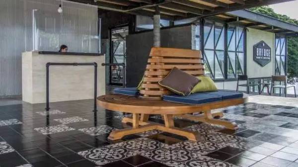 泰国桂河水上竹筏度假屋,泰国桂河水上屋度假村