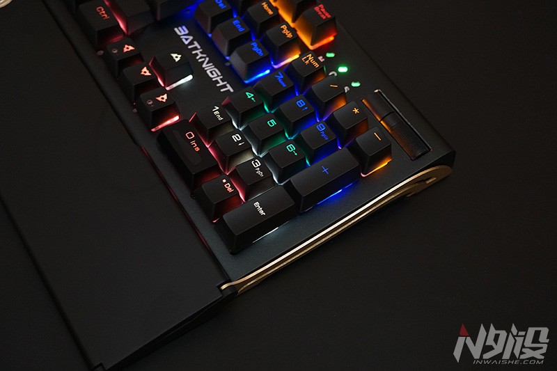 自带手托防尘罩的机械键盘,蝙蝠骑士机械键盘拆解