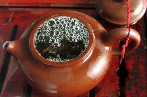 炖肉时漂的浮沫是啥,炖肉的时候上面漂的白沫是什么