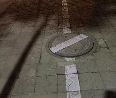 前进和后退车身歪怎么打方向盘,汽车走直线方向盘歪的怎么调整