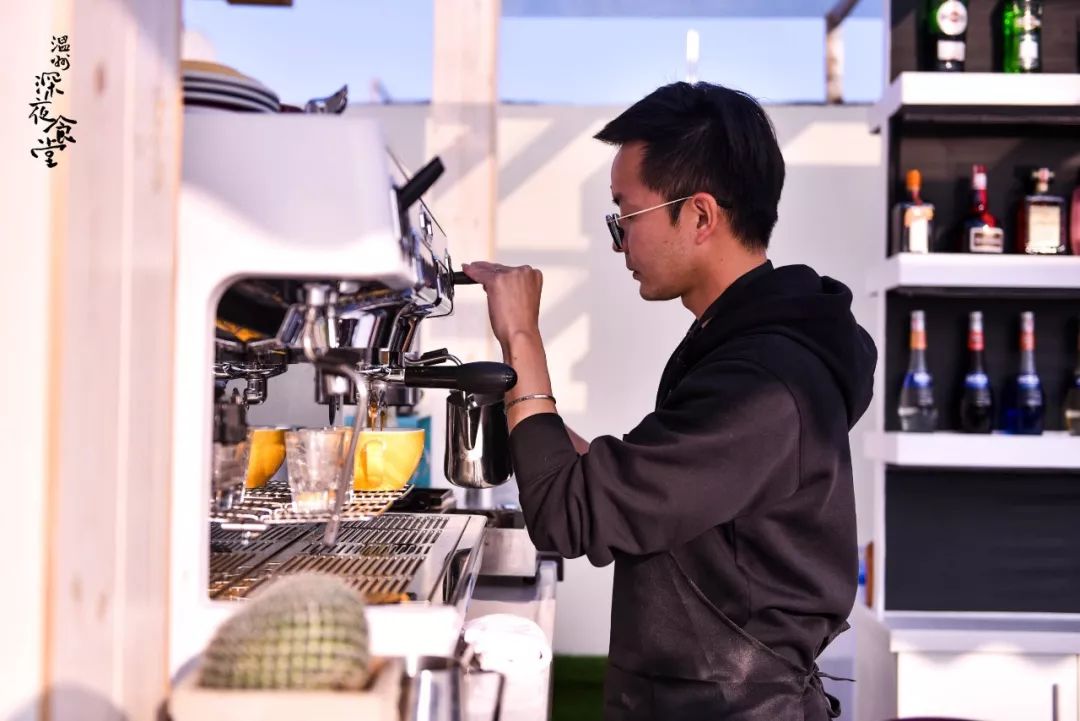 任性！温州海归美女辞职爆改破厂房，建露天解忧咖啡馆！