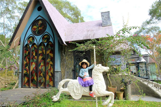 苗栗新景点:魔戒夏尔哈比人屋,走进格林奇幻森林,好拍到相机没电~(上)