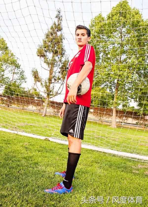 告诉你如何让足球大神也为你让道