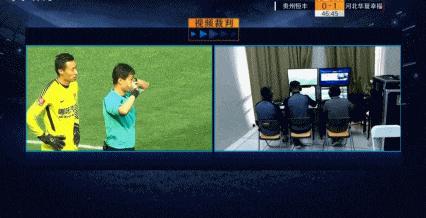 中超出现10分钟长补时,主裁三度启用视频回放,修角旗竟花了5分钟