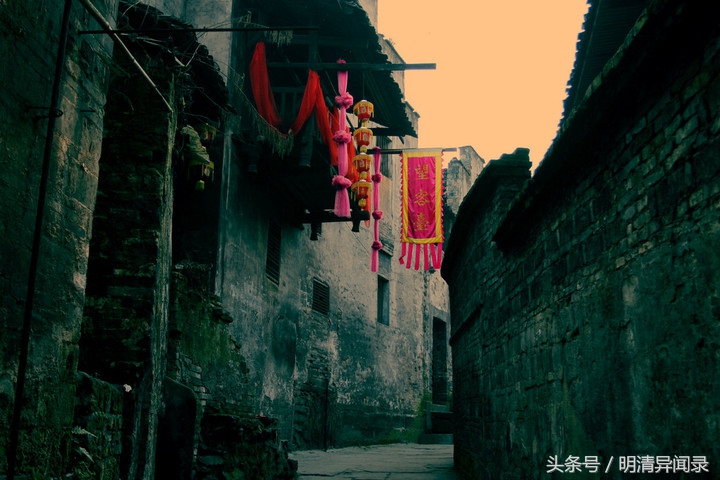 烟花柳巷红尘客倾尽年华终是梦,烟花柳巷红尘客解释