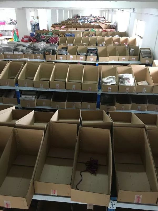 “情趣镇”女工,一群离“风情”最近的人