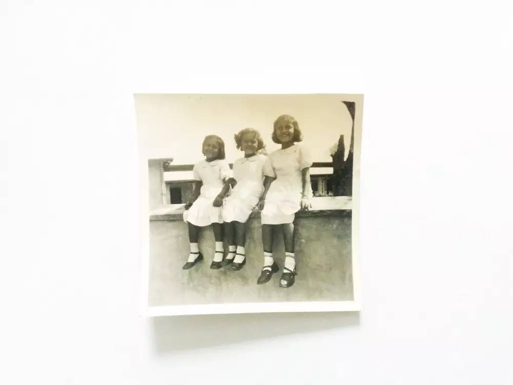 半个世纪前的铁皮箱，打开一个陌生人的罗曼史