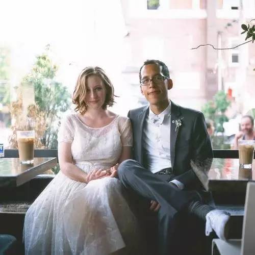 半个世纪前的铁皮箱，打开一个陌生人的罗曼史