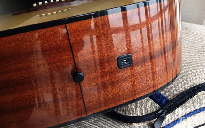 最新的智能吉他,智能手机你见过吗