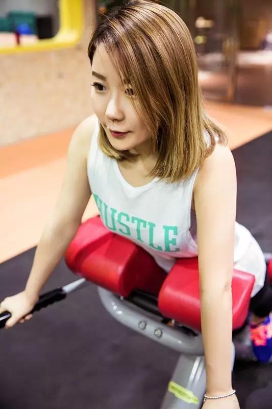 四招教你摆脱健身房尴尬,如何在健身房快速塑形肌肉